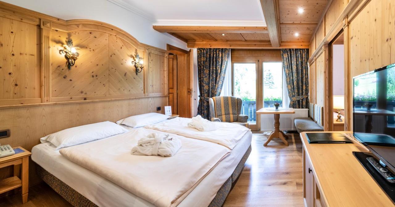 Alpen Hotel Corona Vigo di Fassa Luaran gambar