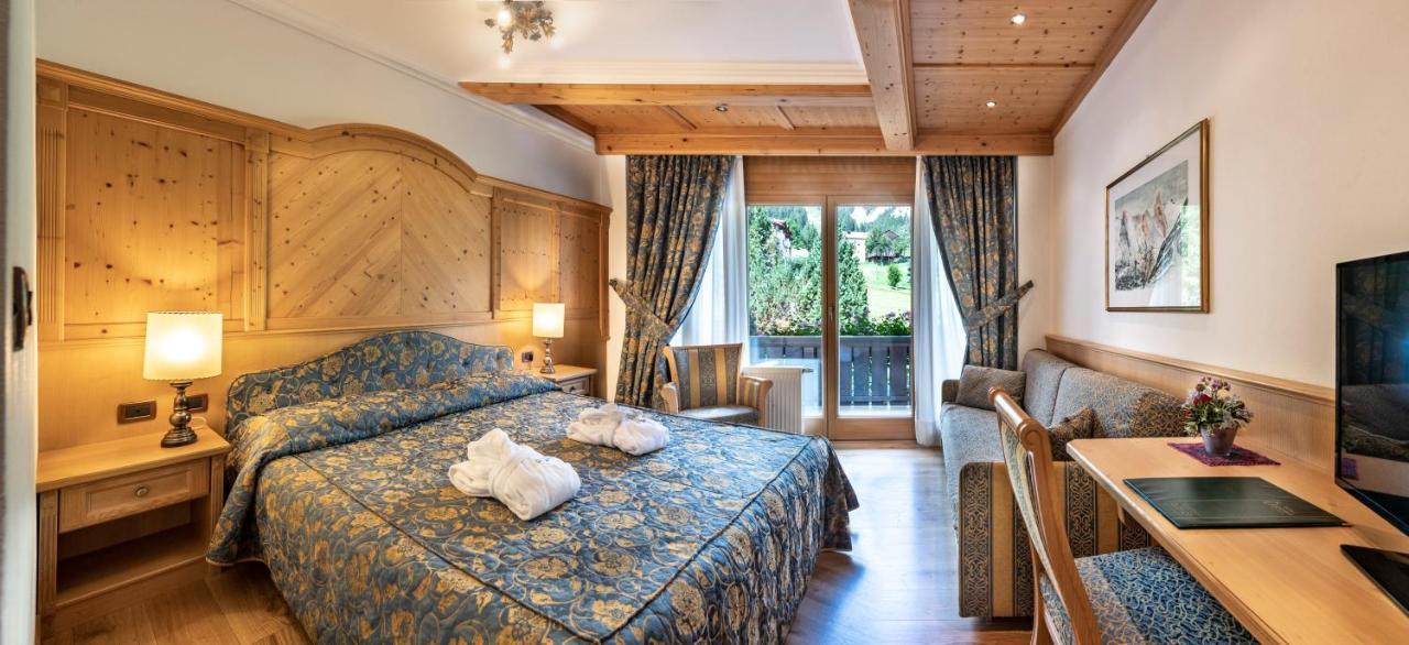 Alpen Hotel Corona Vigo di Fassa Luaran gambar