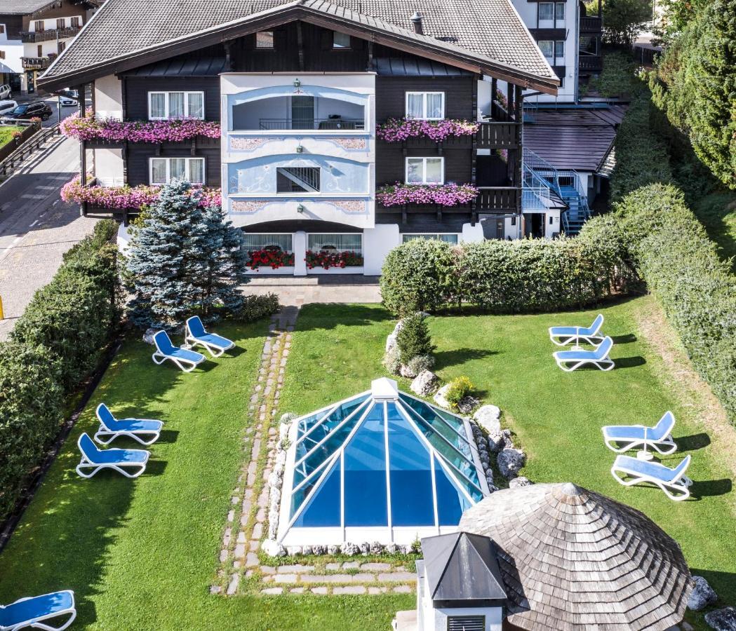 Alpen Hotel Corona Vigo di Fassa Luaran gambar
