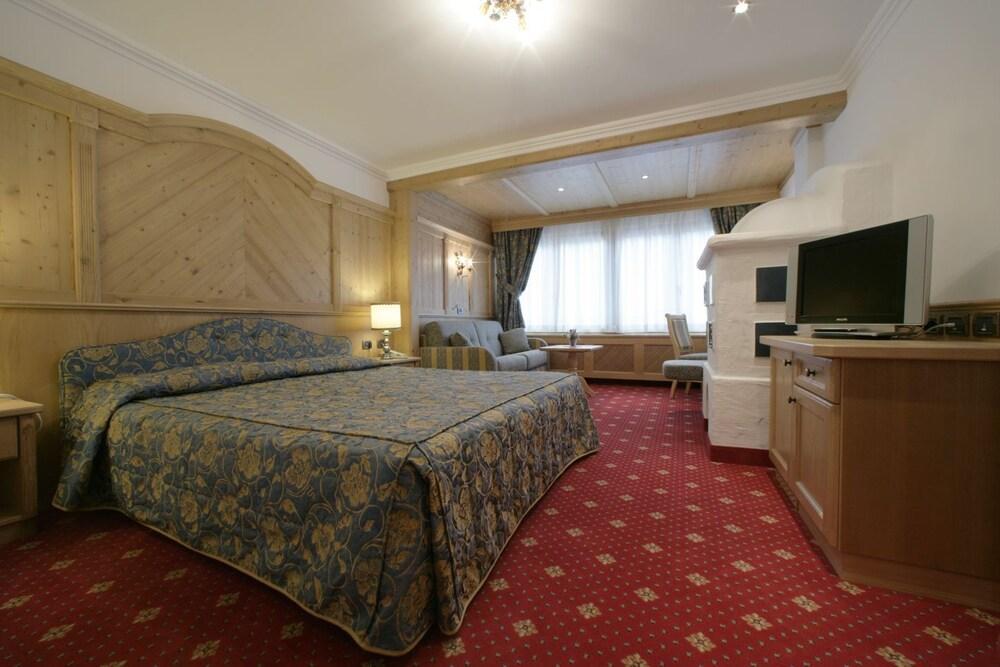 Alpen Hotel Corona Vigo di Fassa Luaran gambar