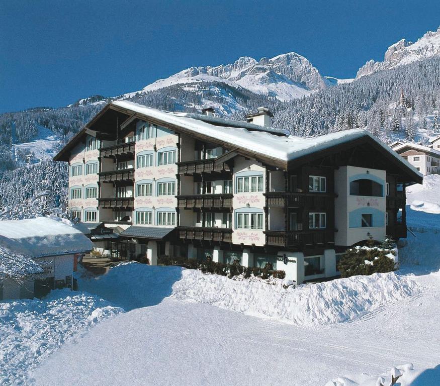 Alpen Hotel Corona Vigo di Fassa Luaran gambar