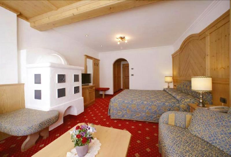 Alpen Hotel Corona Vigo di Fassa Luaran gambar