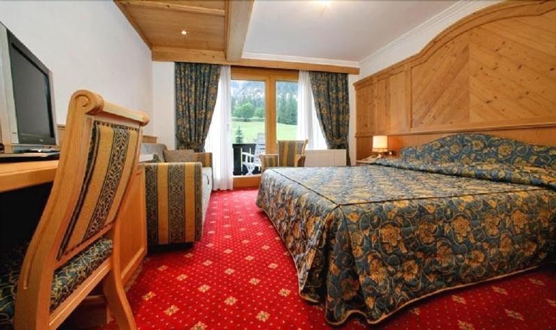 Alpen Hotel Corona Vigo di Fassa Luaran gambar