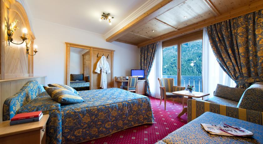 Alpen Hotel Corona Vigo di Fassa Luaran gambar