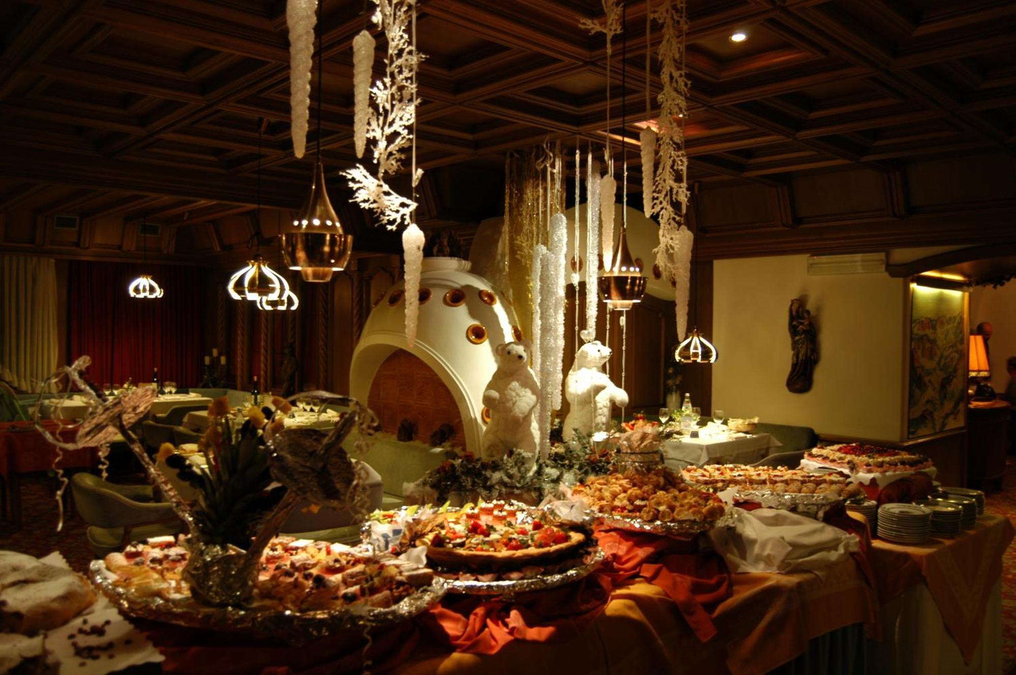 Alpen Hotel Corona Vigo di Fassa Luaran gambar