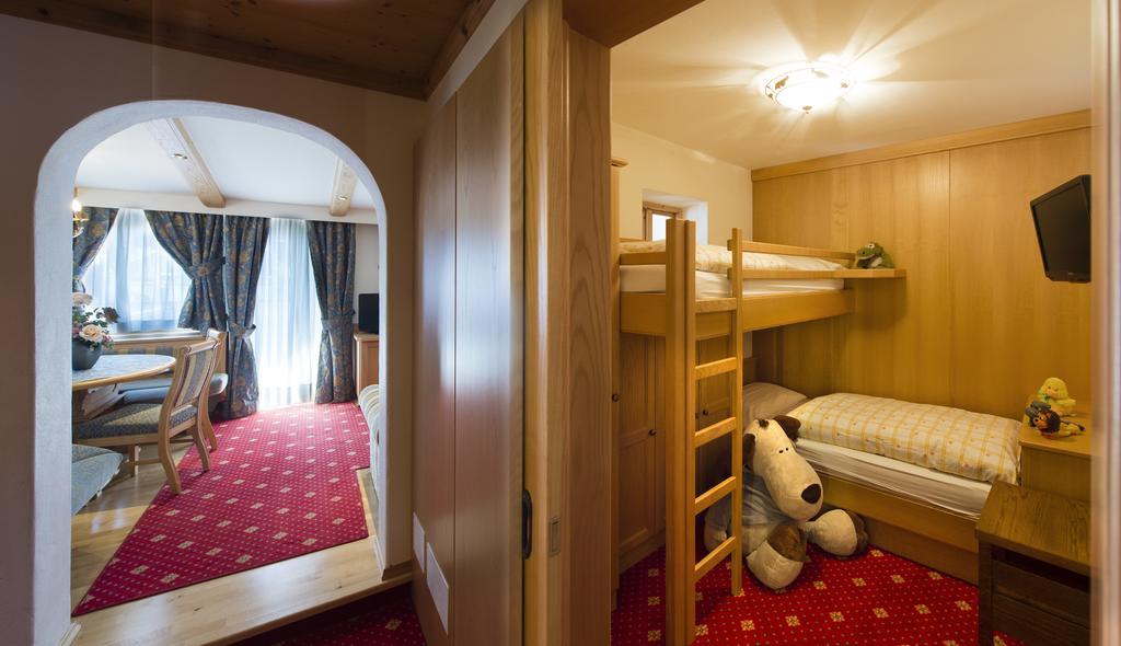 Alpen Hotel Corona Vigo di Fassa Bilik gambar