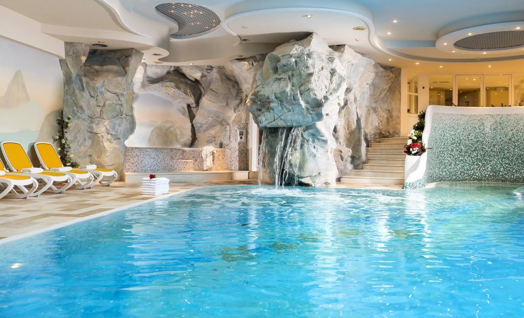 Alpen Hotel Corona Vigo di Fassa Luaran gambar